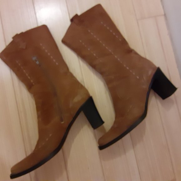 Rust suede boot - Picture 2 of 2
